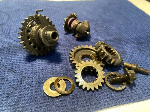 OEM 2000 YAMAHA YZ250 KICKSTART GEAR POWER VALVE GEAR BOTTOM END ASSEMBLY OEM YZ