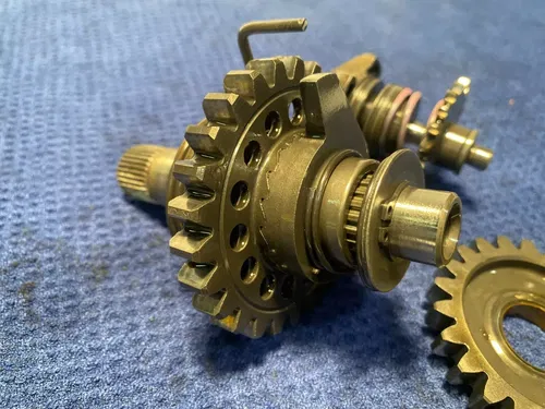 OEM 2000 YAMAHA YZ250 KICKSTART GEAR POWER VALVE GEAR BOTTOM END ASSEMBLY OEM YZ