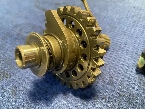 OEM 2000 YAMAHA YZ250 KICKSTART GEAR POWER VALVE GEAR BOTTOM END ASSEMBLY OEM YZ