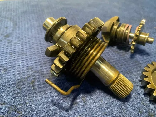 OEM 2000 YAMAHA YZ250 KICKSTART GEAR POWER VALVE GEAR BOTTOM END ASSEMBLY OEM YZ