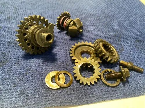 OEM 2000 YAMAHA YZ250 KICKSTART GEAR POWER VALVE GEAR BOTTOM END ASSEMBLY OEM YZ
