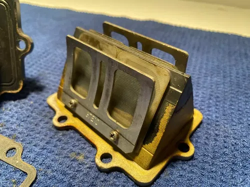 1999 SUZUKI RM 250 RM250 OEM REEDS AND HOUSING ASSEMBLY OEM REEDS SUZUKI RM250