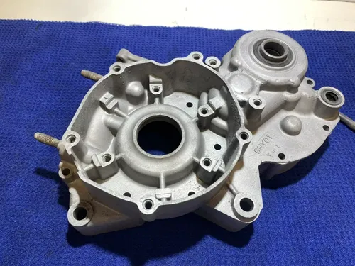 2003 YZ125 Crankcase LEFT OEM Engine Bottom End Crank Case LEFT Yamaha YZ 125