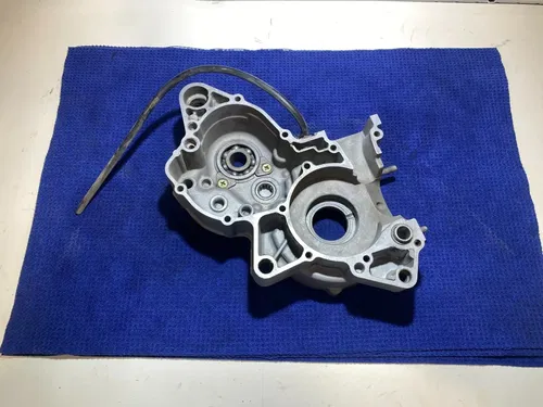 2003 YZ125 Crankcase LEFT OEM Engine Bottom End Crank Case LEFT Yamaha YZ 125