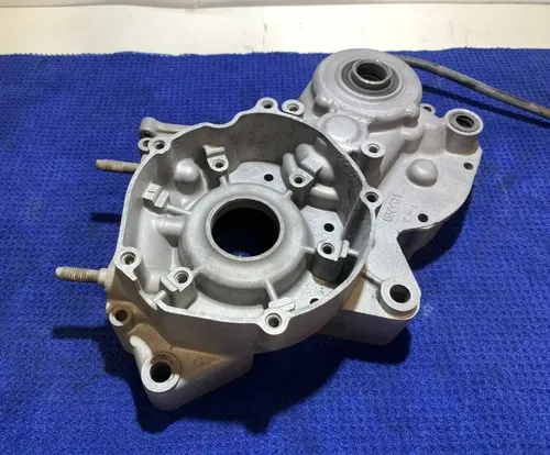 2003 YZ125 Crankcase LEFT OEM Engine Bottom End Crank Case LEFT Yamaha YZ 125