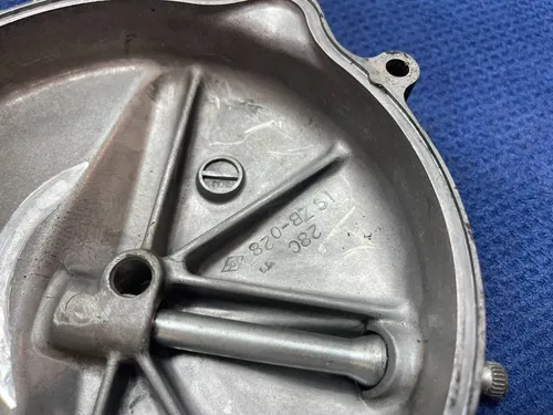1990 SUZUKI RM250 OEM ENGINE RIGHT SIDE CASE OUTER CLUTCH COVER 11371-28E02