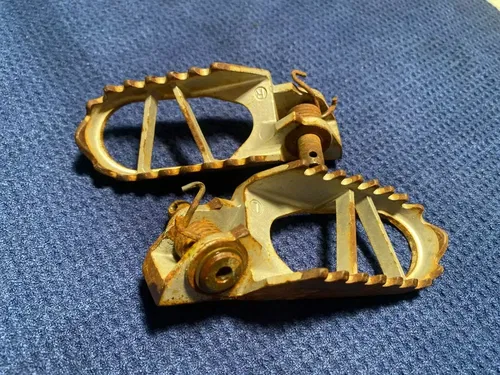 2002 KAWASAKI KX85 OEM KX85 FOOTPEGS PEGS OEM KAWASAKI KX FOOTPEGS KX85