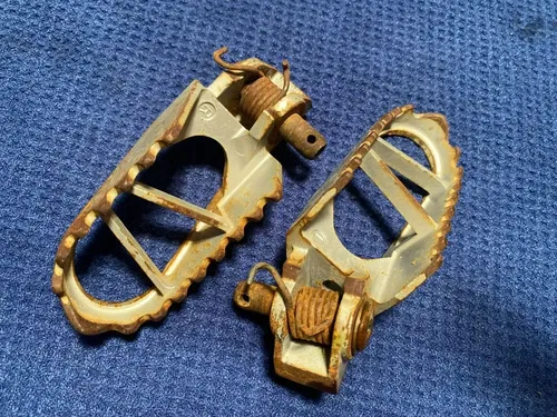 2002 KAWASAKI KX85 OEM KX85 FOOTPEGS PEGS OEM KAWASAKI KX FOOTPEGS KX85