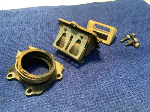 2000 YAMAHA YZ250 OEM INTAKE REED BLOCK ASSEMBLY 4XL-13610-00-00 OEM YZ250
