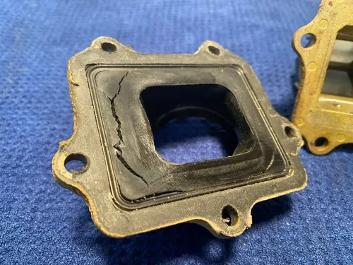 2000 YAMAHA YZ250 OEM INTAKE REED BLOCK ASSEMBLY 4XL-13610-00-00 OEM YZ250