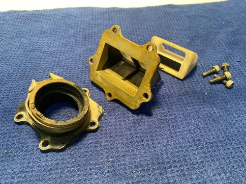 2000 YAMAHA YZ250 OEM INTAKE REED BLOCK ASSEMBLY 4XL-13610-00-00 OEM YZ250