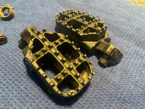 2015 YZ125 Yamaha YZ125 FOOTPEGS WIDE PEGS SPRING PINS ASSEMBLY YAMAHA YZ125 YZ