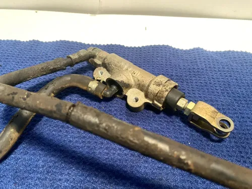 2002 02 Yamaha YZ85 YZ 85 Rear Brake Master Cylinder Caliper Hose Line Guard OEM