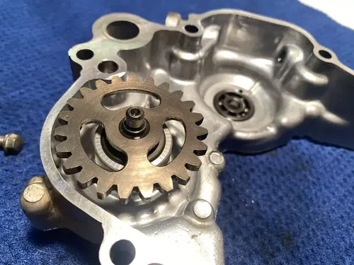2002 00-02 KX125 KX 125 Inner Intermediate Clutch Cover Water Pump Housing Case