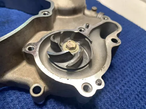 2002 00-02 KX125 KX 125 Inner Intermediate Clutch Cover Water Pump Housing Case