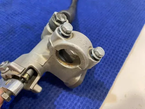2002 RM125 RM 125 OEM Front Brake System Master Cylinder Caliper Bracket #YZ98