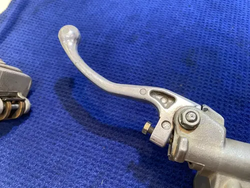 2002 RM125 RM 125 OEM Front Brake System Master Cylinder Caliper Bracket #YZ98