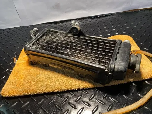 1999 YZ125 Right Side Radiator OEM Fill Side Cap Yamaha YZ125 YZ OEM