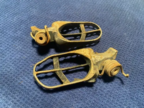 2002 Yamaha YZ 250 OEM FOOTPEGS OEM PEGS YAMAHA YZ250 FOOTPEGS 2002 YZ
