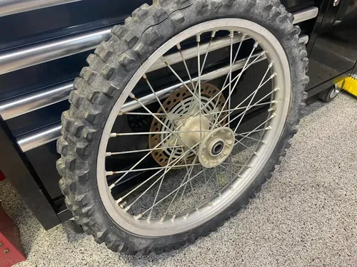 2000 RM 125 COMPLETE FRONT WHEEL 21 RIM TIRE GENUINE SUZUKI RM125 FRONT WHEEL #2