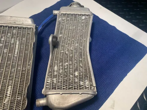2000 Yamaha YZ250 RADIATOR SET LEFT & RIGHT OEM RADIATORS YAMAHA YZ250 OEM