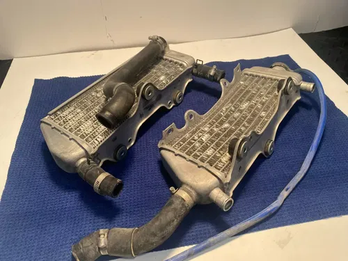 2000 Yamaha YZ250 RADIATOR SET LEFT & RIGHT OEM RADIATORS YAMAHA YZ250 OEM