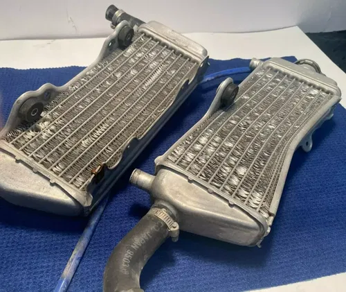 2000 Yamaha YZ250 RADIATOR SET LEFT & RIGHT OEM RADIATORS YAMAHA YZ250 OEM