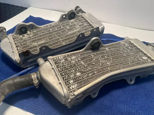 2000 Yamaha YZ250 RADIATOR SET LEFT & RIGHT OEM RADIATORS YAMAHA YZ250 OEM