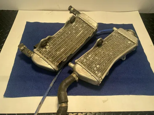 2000 Yamaha YZ250 RADIATOR SET LEFT & RIGHT OEM RADIATORS YAMAHA YZ250 OEM