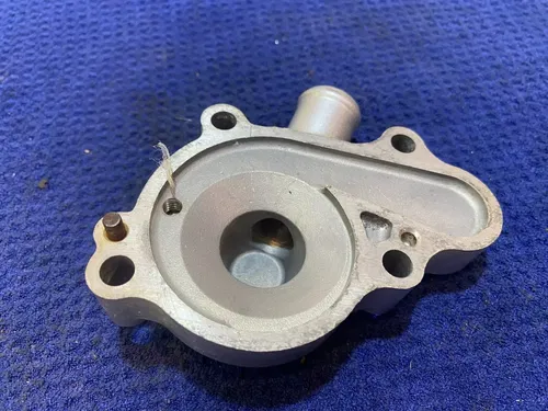 1998 OEM YAMAHA YZ125 YZ Water Pump Cover 4JY WATER PUMP COVER OEM YAMAHA YZ125