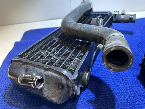 2001 96-01 YZ 125 Right & Left Side Radiator OEM Fill Side Cap Yamaha YZ 125 OEM