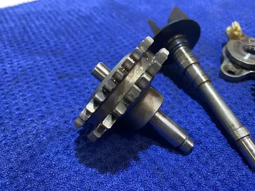1999 Suzuki RM250 Power Valve Governor Gear OEM Suzuki Water Pump Impeller Shaft
