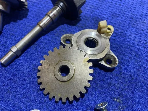 1999 Suzuki RM250 Power Valve Governor Gear OEM Suzuki Water Pump Impeller Shaft
