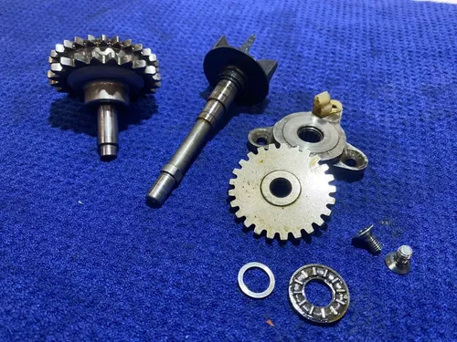 1999 Suzuki RM250 Power Valve Governor Gear OEM Suzuki Water Pump Impeller Shaft