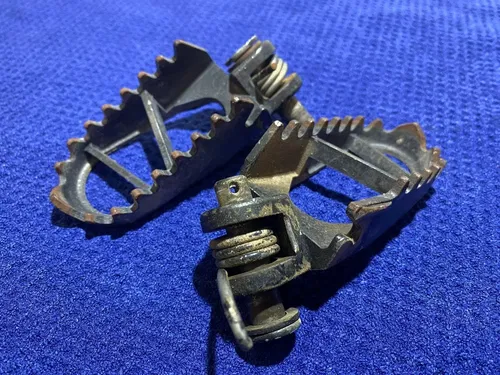 1999 Suzuki RM 250 Foot Pegs Left Right 43551-36E40-019 OEM SUZUKI RM 250 PEGS