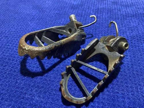 1999 Suzuki RM 250 Foot Pegs Left Right 43551-36E40-019 OEM SUZUKI RM 250 PEGS