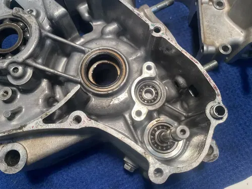 1996 - 2000 Suzuki Rm125 Oem Crankcase Bottom End Engine Cases OEM SUZUKI RM125