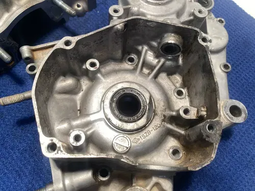 1996 - 2000 Suzuki Rm125 Oem Crankcase Bottom End Engine Cases OEM SUZUKI RM125
