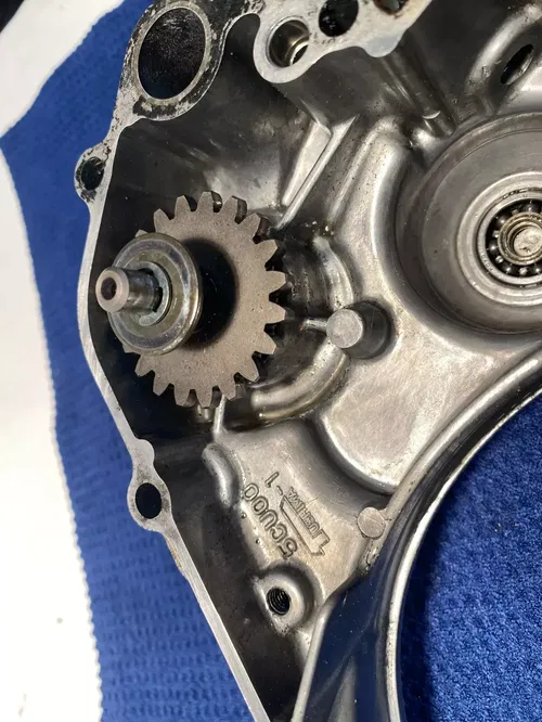 2000 YZ250 YAMAHA OEM INNER CLUTCH COVER OEM YAMAHA COVER YZ250 2000 YZ OEM