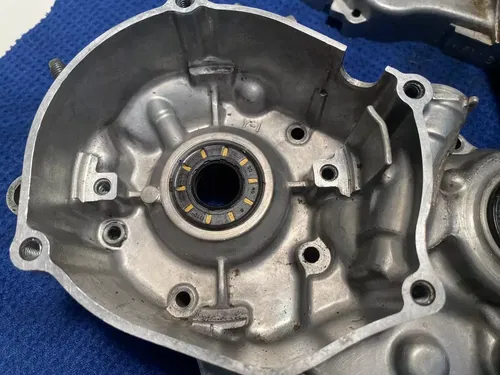 02-18 YAMAHA YZ85 OEM BOTTOM END ENGINE CRANK CASES LEFT AND RIGHT YZ85 OEM 2006