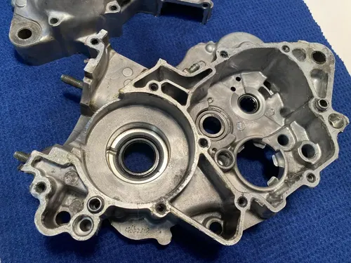 02-18 YAMAHA YZ85 OEM BOTTOM END ENGINE CRANK CASES LEFT AND RIGHT YZ85 OEM 2006