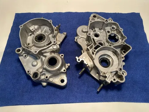 02-18 YAMAHA YZ85 OEM BOTTOM END ENGINE CRANK CASES LEFT AND RIGHT YZ85 OEM 2006