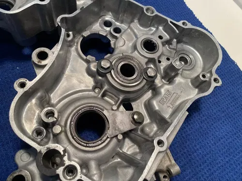 02-18 YAMAHA YZ85 OEM BOTTOM END ENGINE CRANK CASES LEFT AND RIGHT YZ85 OEM 2006