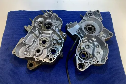 1998 YAMAHA YZ125 YZ 125 OEM LEFT & RIGHT SIDE ENGINE MOTOR CRANKCASES OEM YZ125