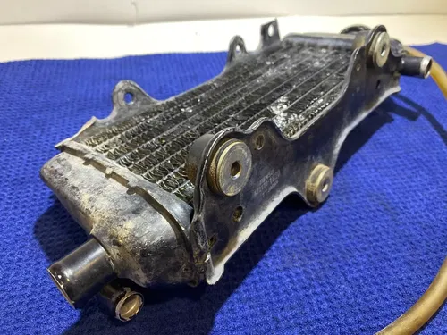 1998 96-01 YZ 125 Right Side Radiator OEM Fill Side Cap Yamaha YZ 125 Radiator