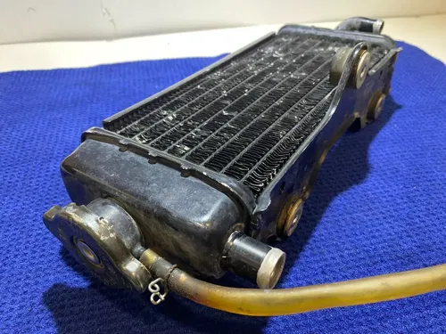 1998 96-01 YZ 125 Right Side Radiator OEM Fill Side Cap Yamaha YZ 125 Radiator