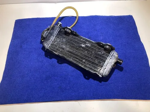 1998 96-01 YZ 125 Right Side Radiator OEM Fill Side Cap Yamaha YZ 125 Radiator