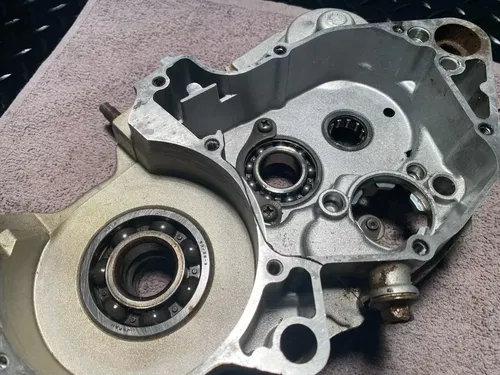97-98 YAMAHA YZ250 YZ 250 OEM RIGHT ENGINE MOTOR CRANKCASE CRANK CASE BLOCK
