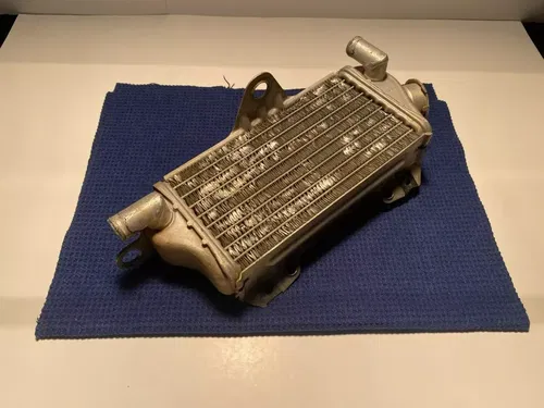 2004 Yamaha OEM YZ450f RIGHT Engine Motor Cooling Cooler Radiator OEM