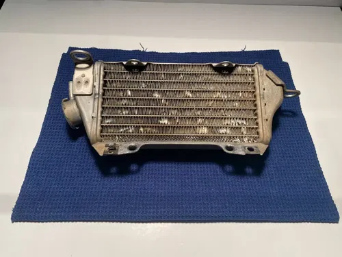 2004 Yamaha OEM YZ450f RIGHT Engine Motor Cooling Cooler Radiator OEM